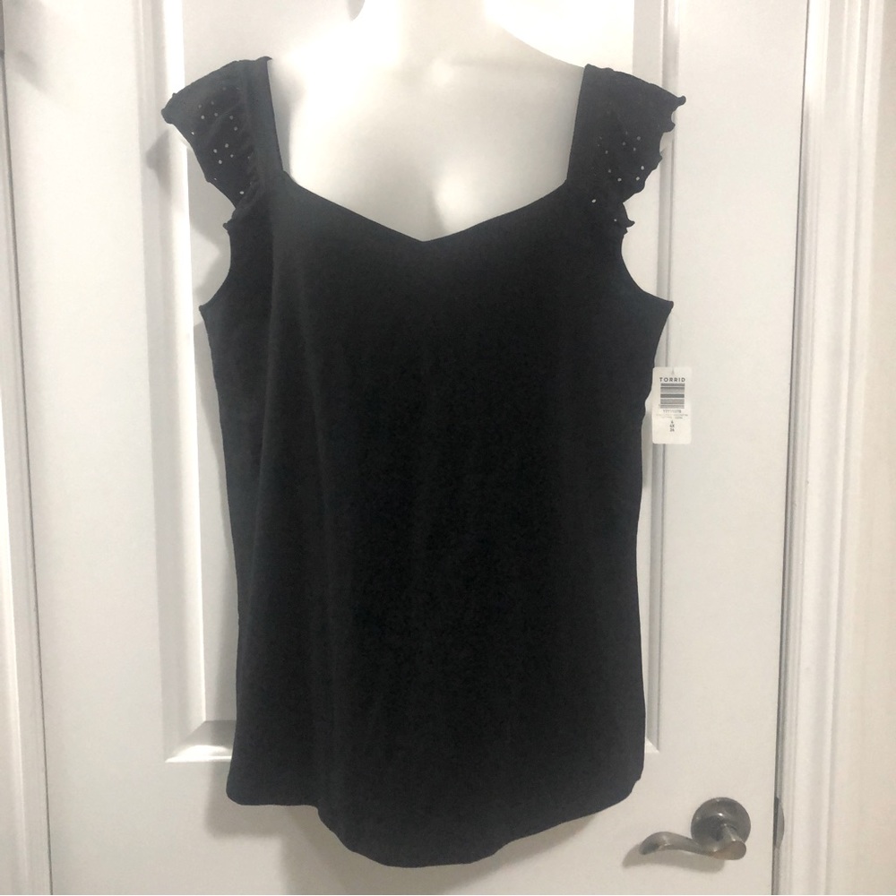 TORRID FOXY V-NECK EYELET RUFFLE TANK size 4